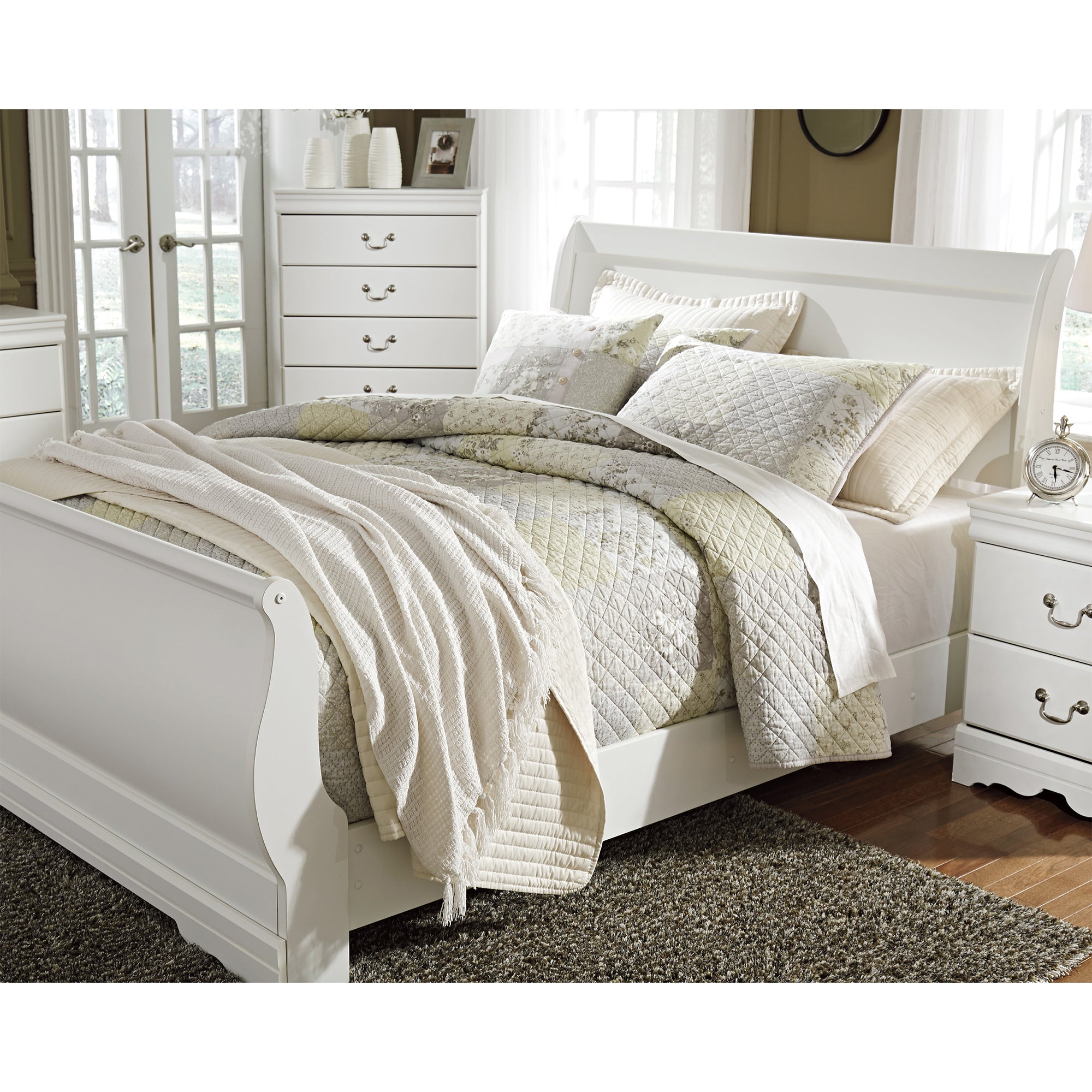 Anarasia Full Sleigh Bed with Mirrored Dresser