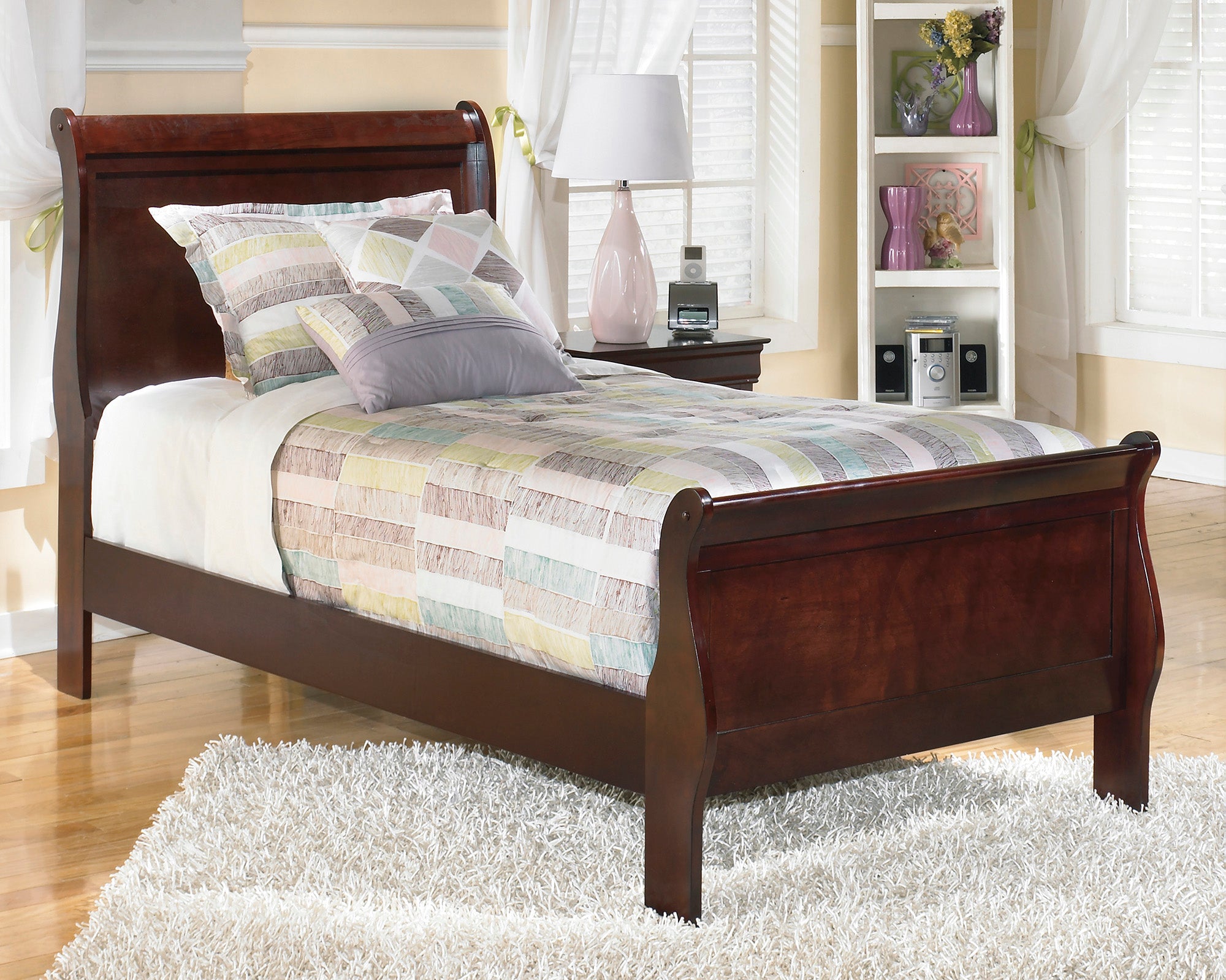 Alisdair Twin Sleigh Bed with Dresser