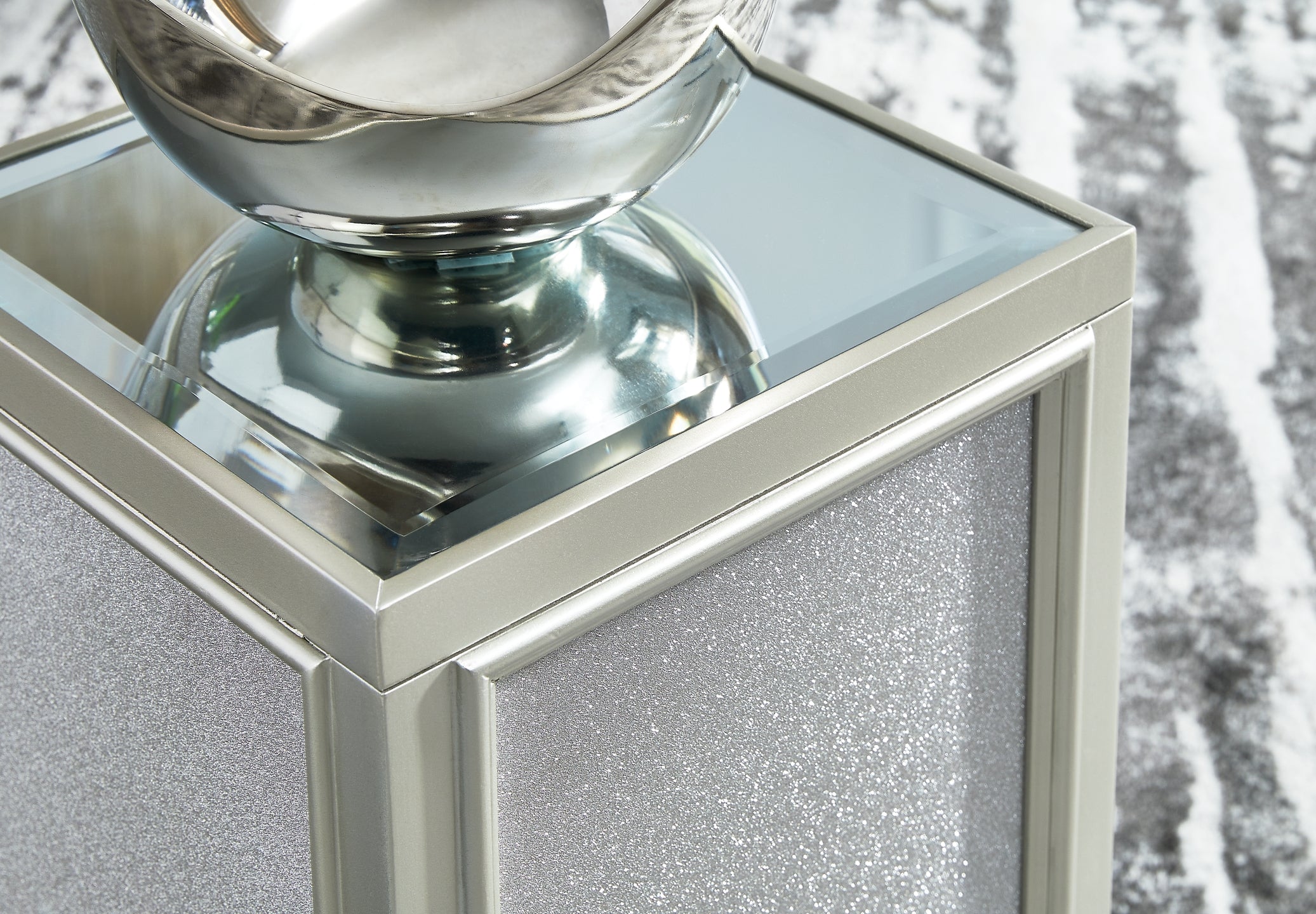 Traleena Nesting End Tables (2-Piece) - Silver Finish