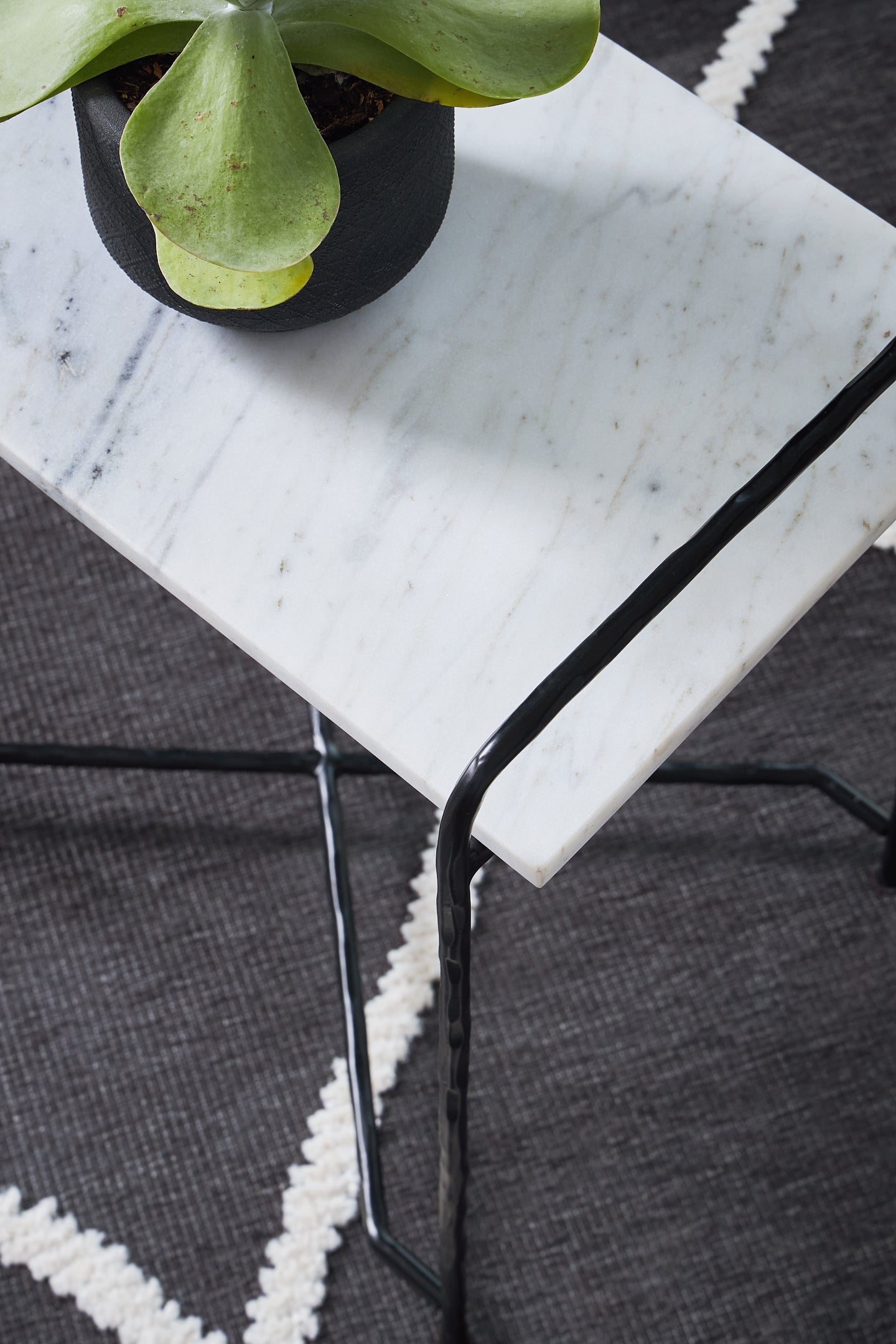 Ashber Accent Table - White/Black
