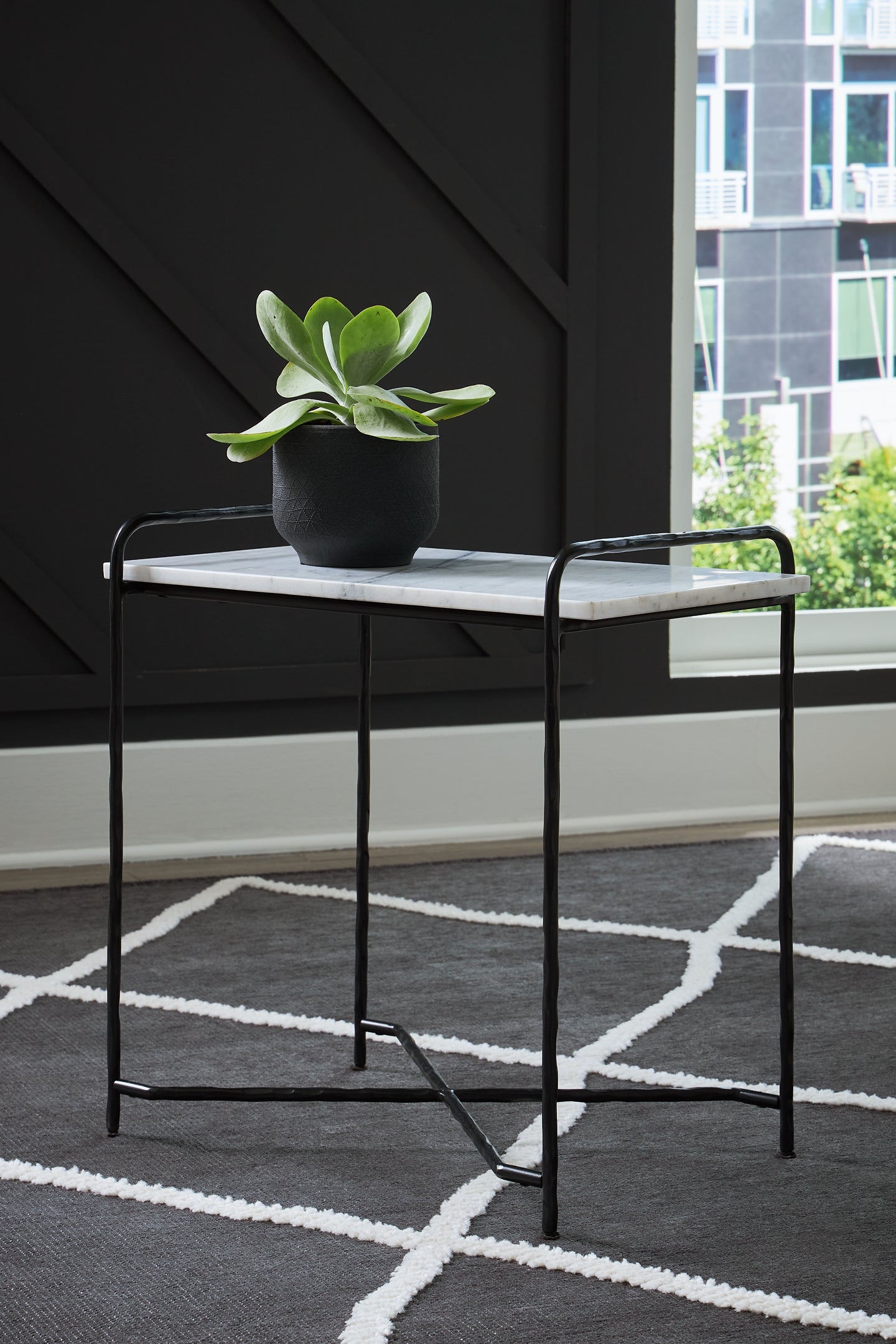 Ashber Accent Table - White/Black