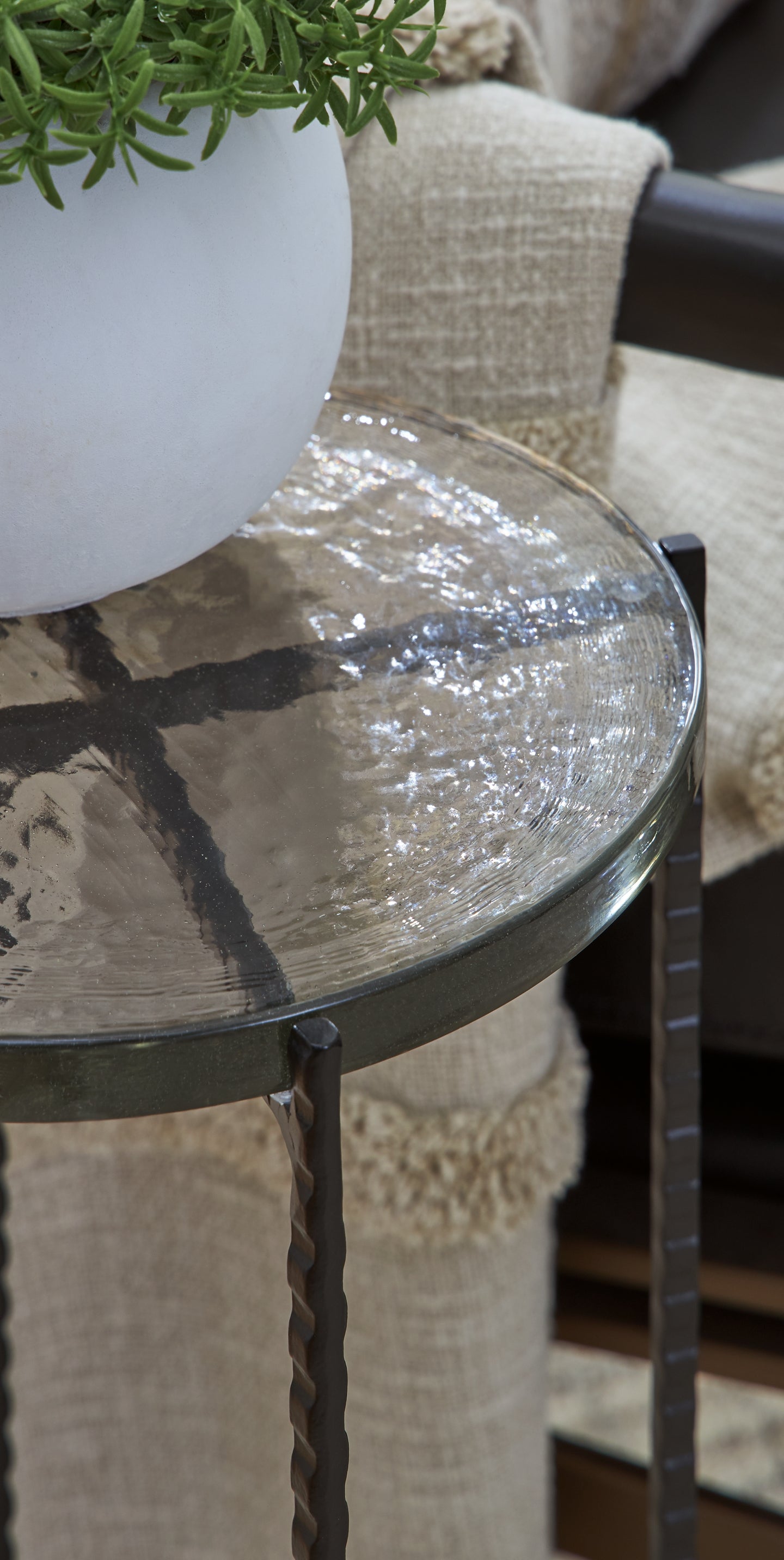 Newgoren Accent Table - Clear/Black