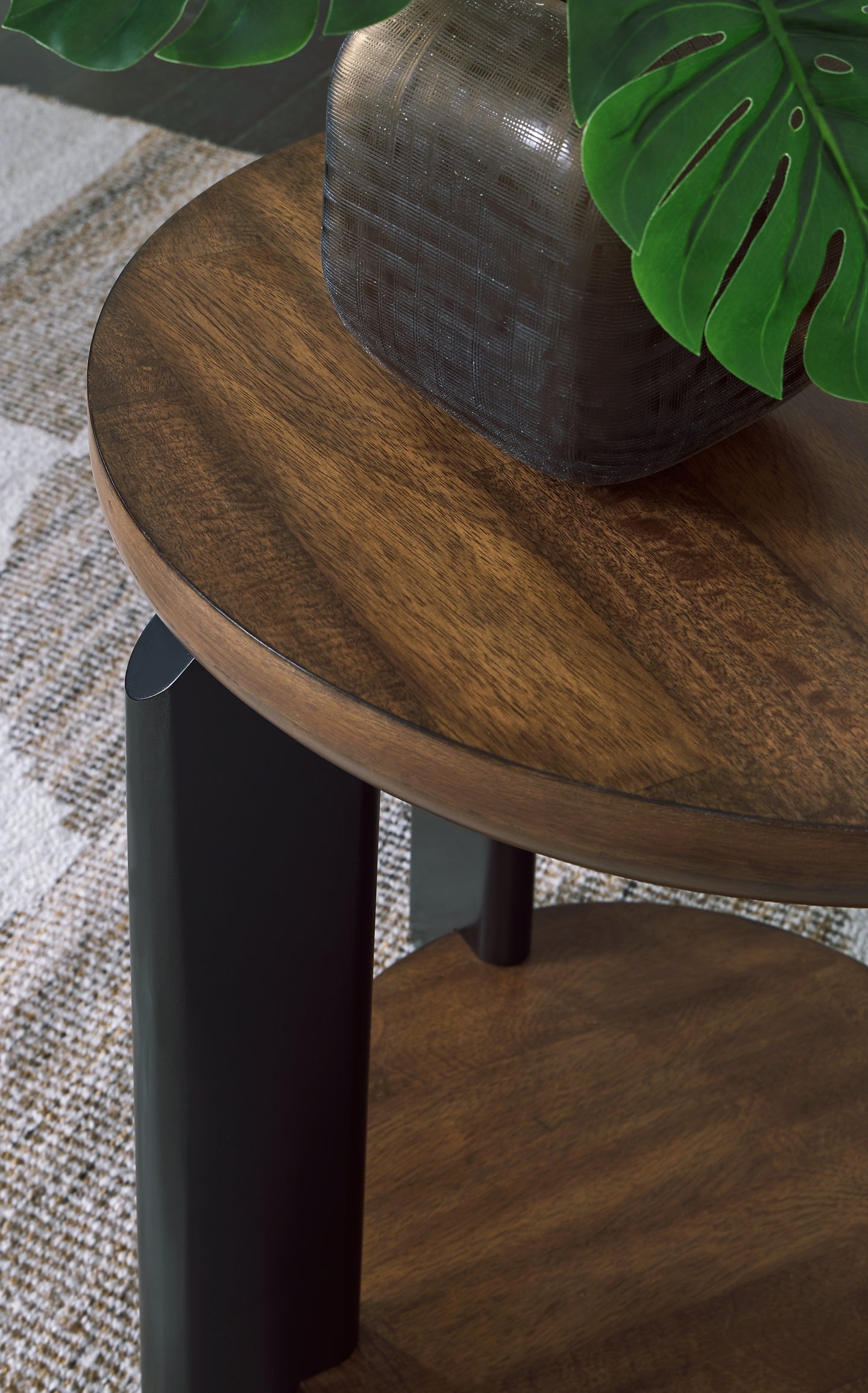 Kraeburn End Table - Brown/Black