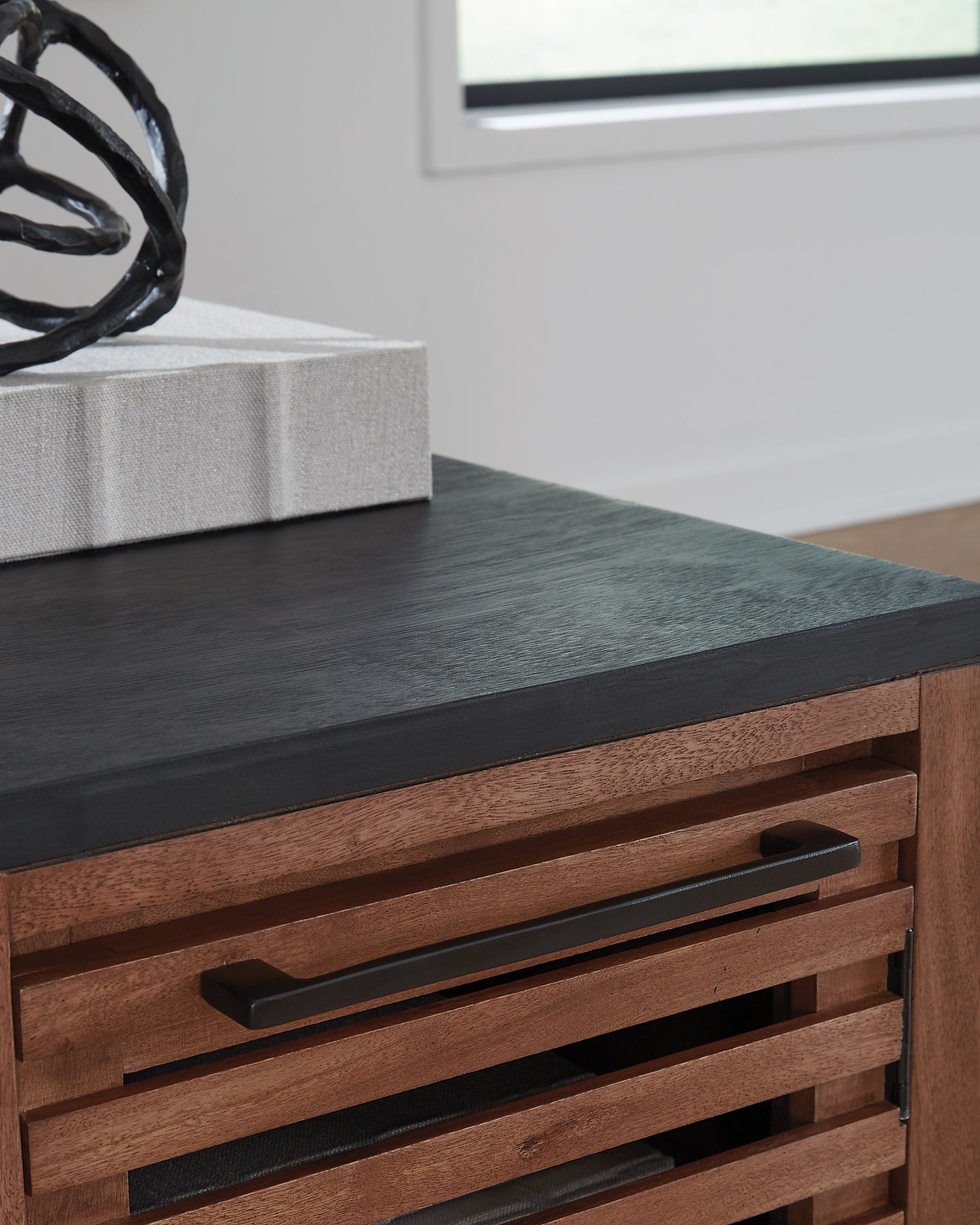 Kallari Chairside End Table - Warm Brown/Black