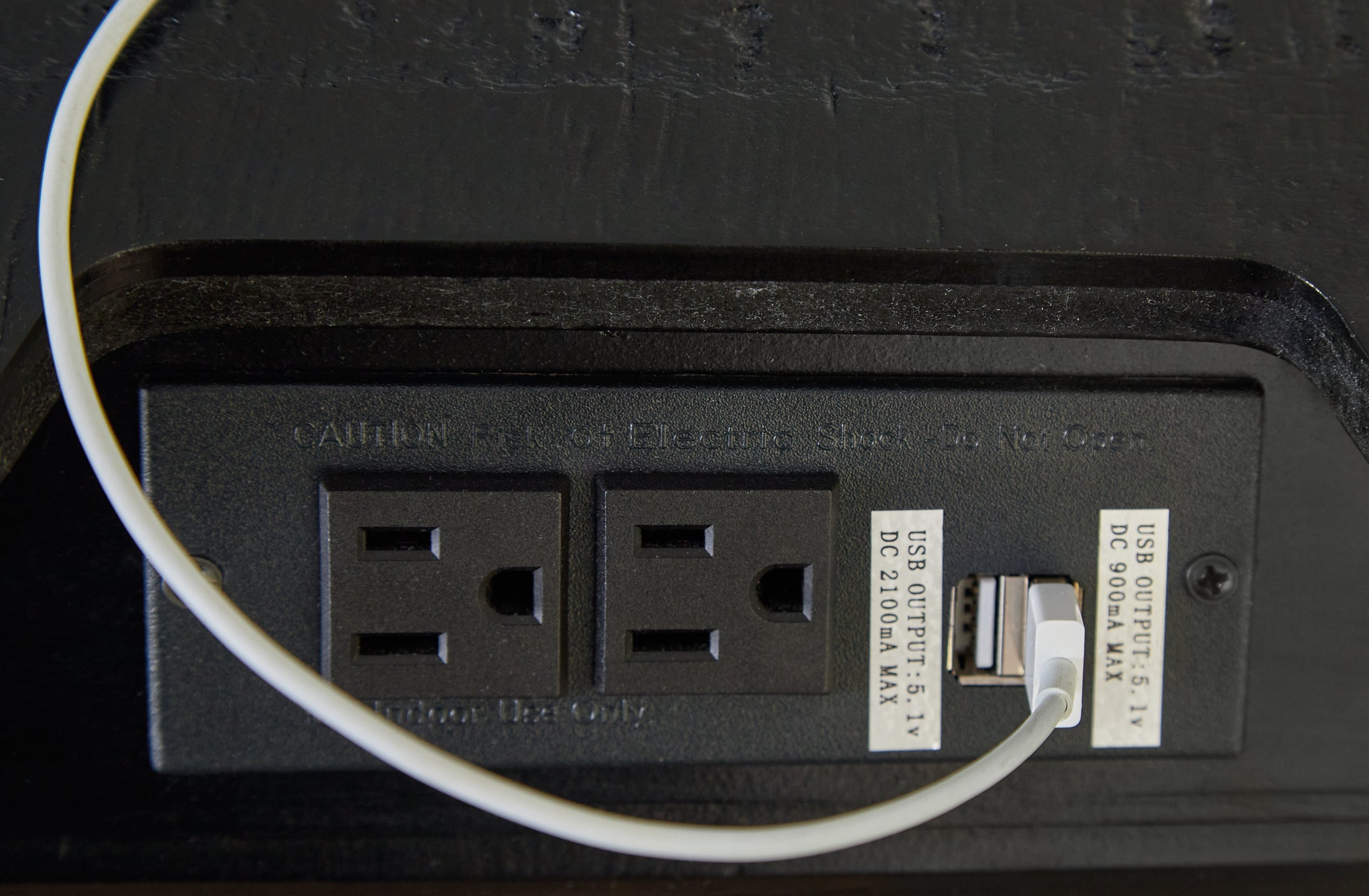 Londer King Panel Bed with Mirrored Dresser, Chest and Nightstand