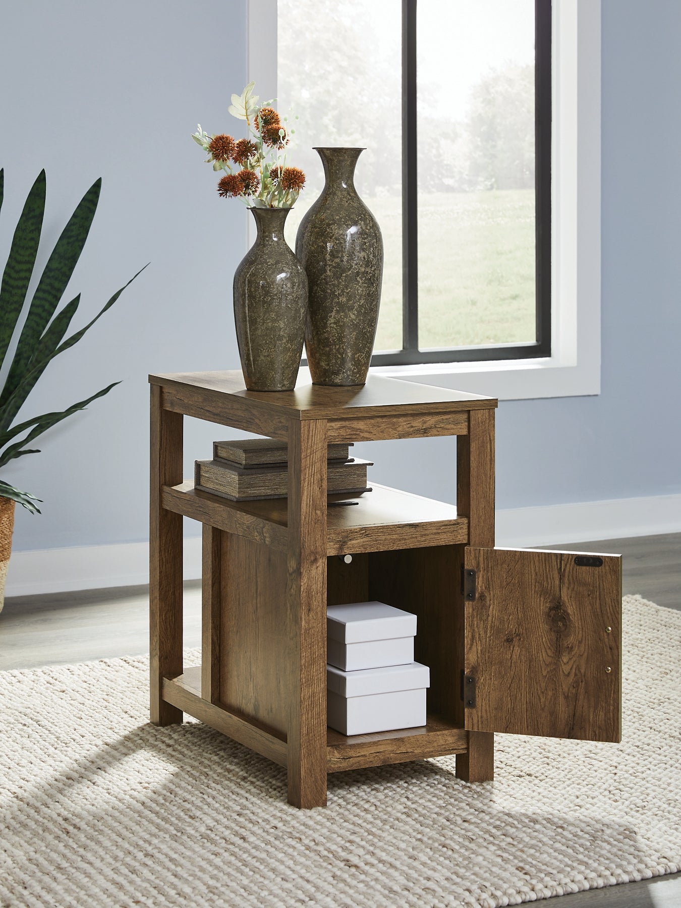 Fendenmore Chairside End Table - Brown