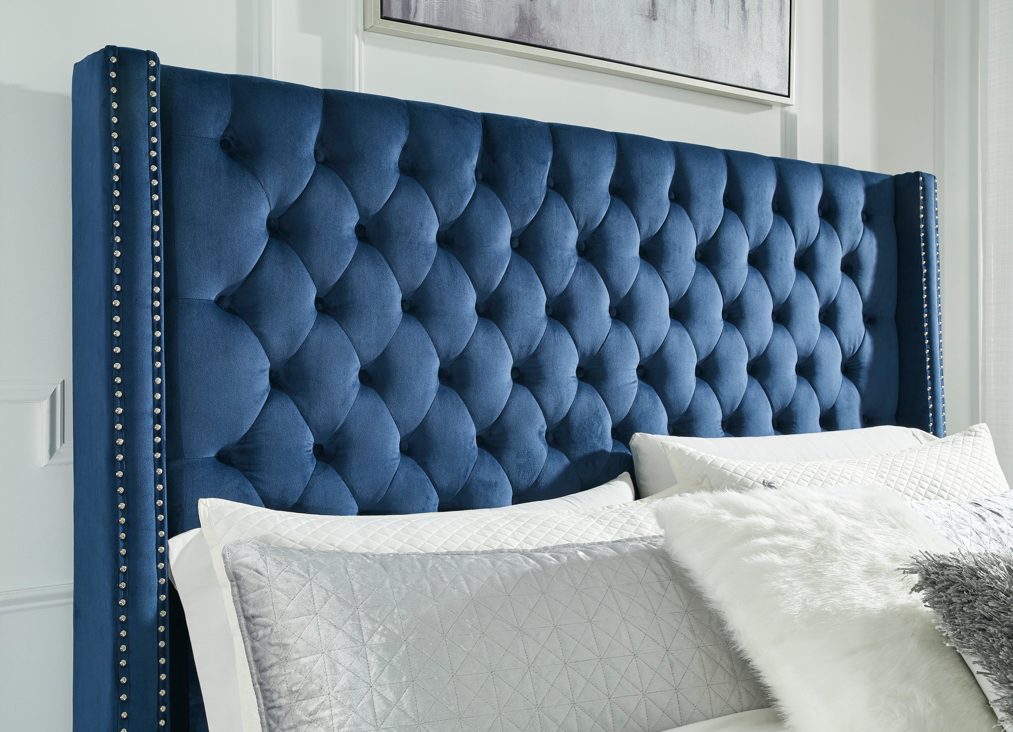 Coralayne Queen Upholstered Bed