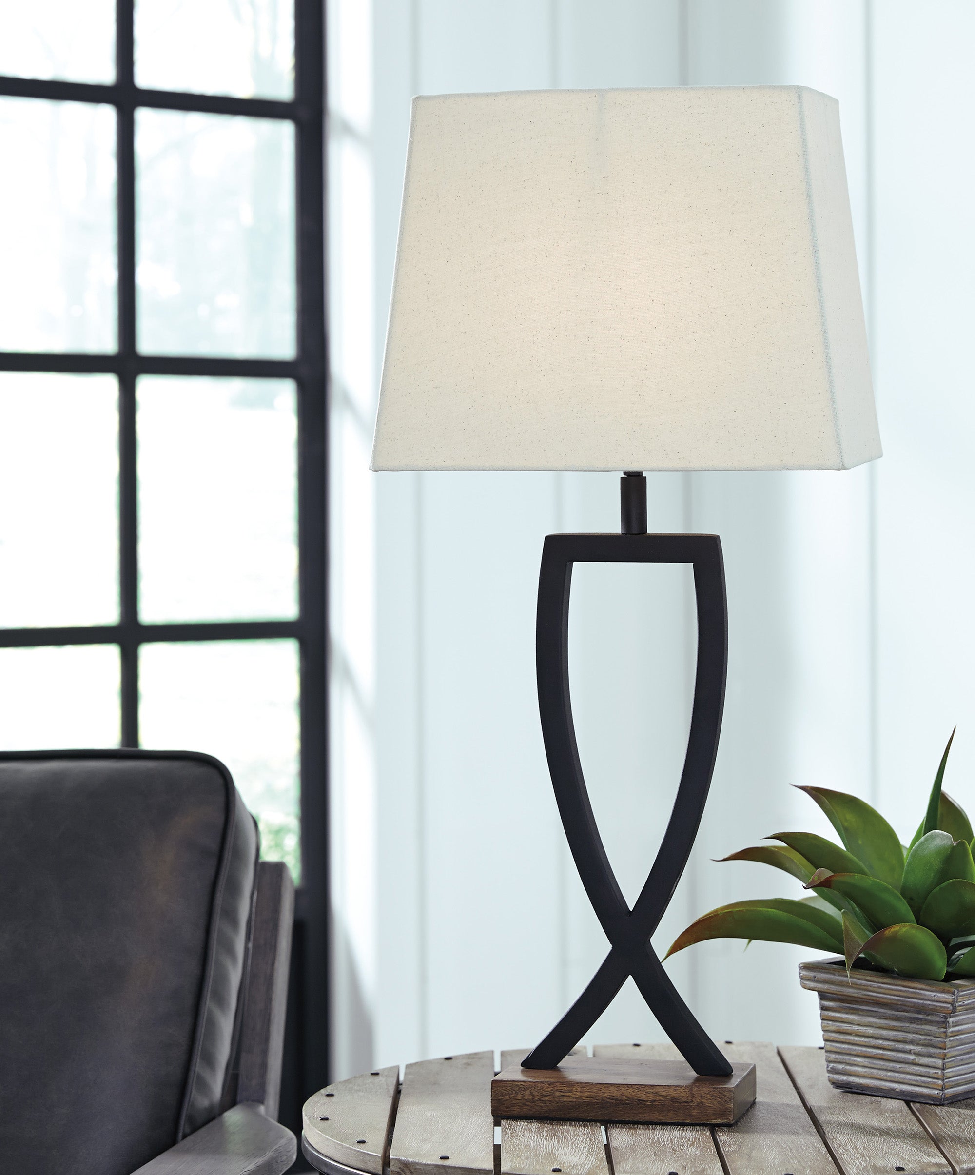 Makara Metal Table Lamp (Set of 2)