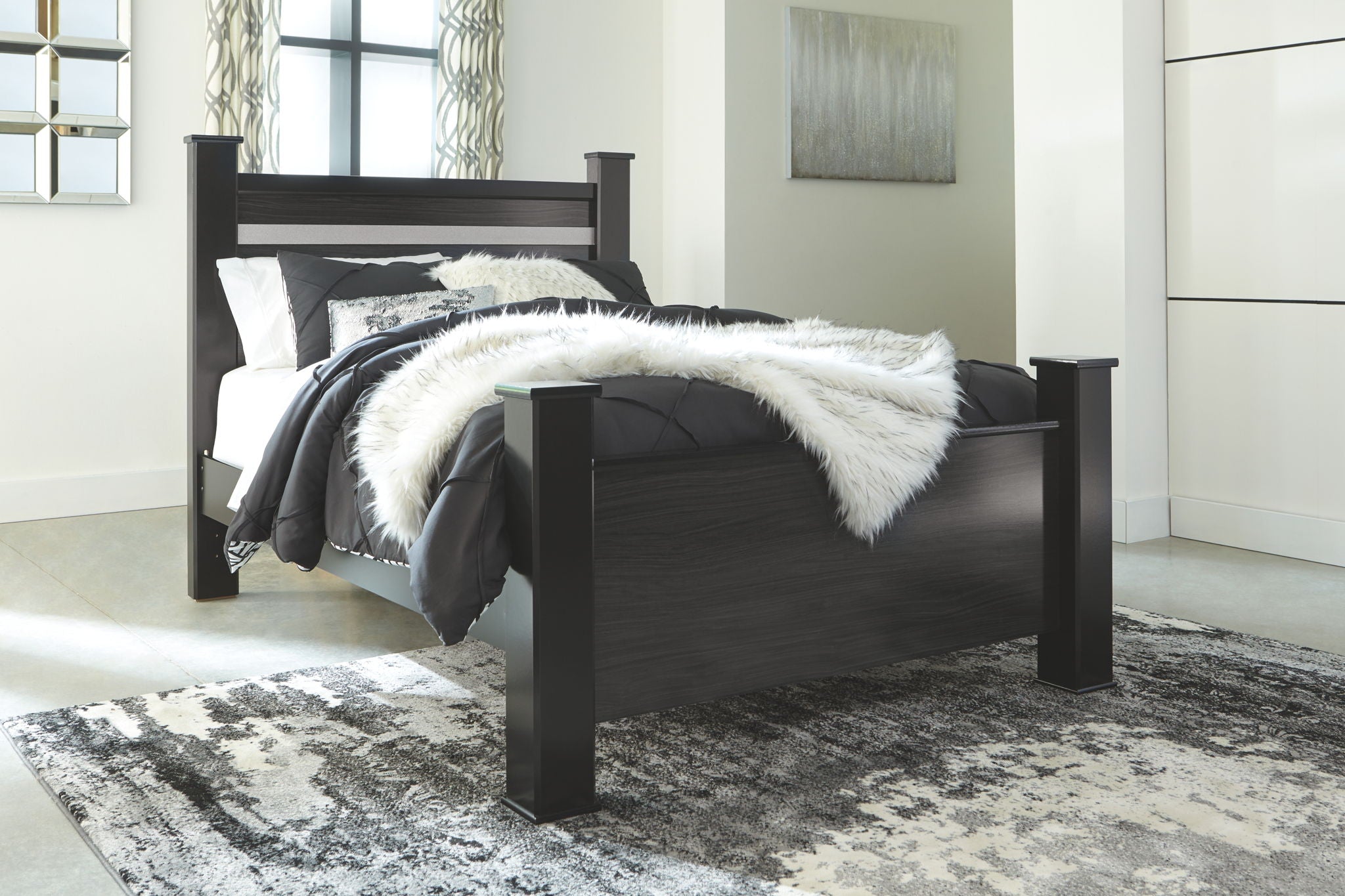 Starberry Queen Poster Bed with Mirrored Dresser