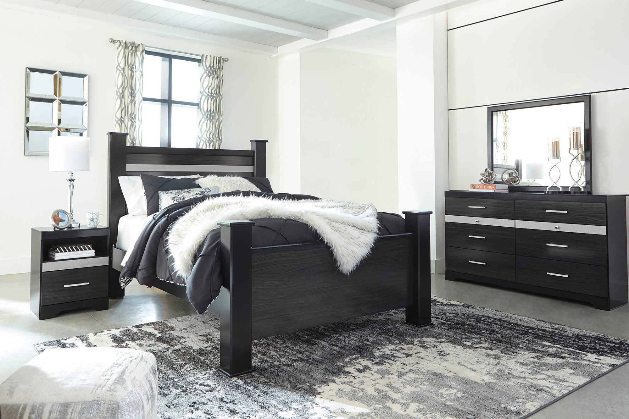 Starberry Queen Poster Bed with Mirrored Dresser
