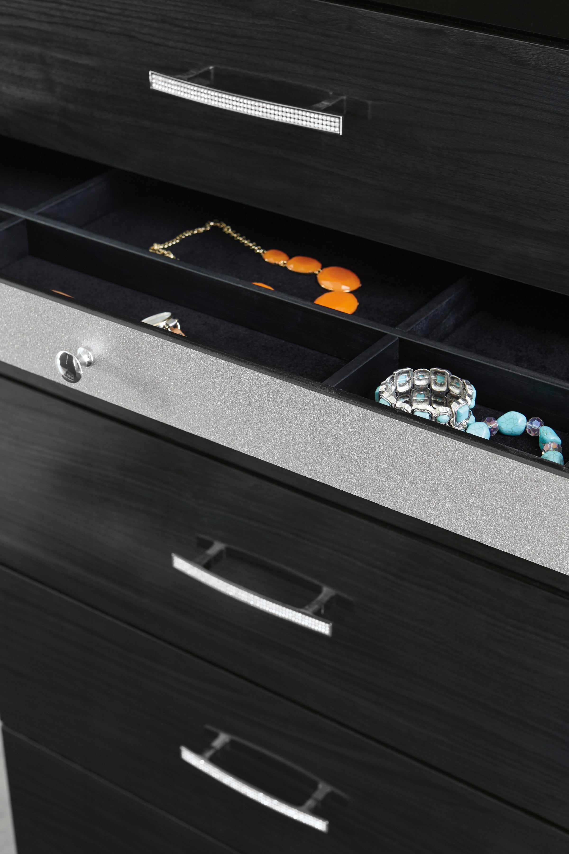 Starberry Queen Poster Bed with Mirrored Dresser