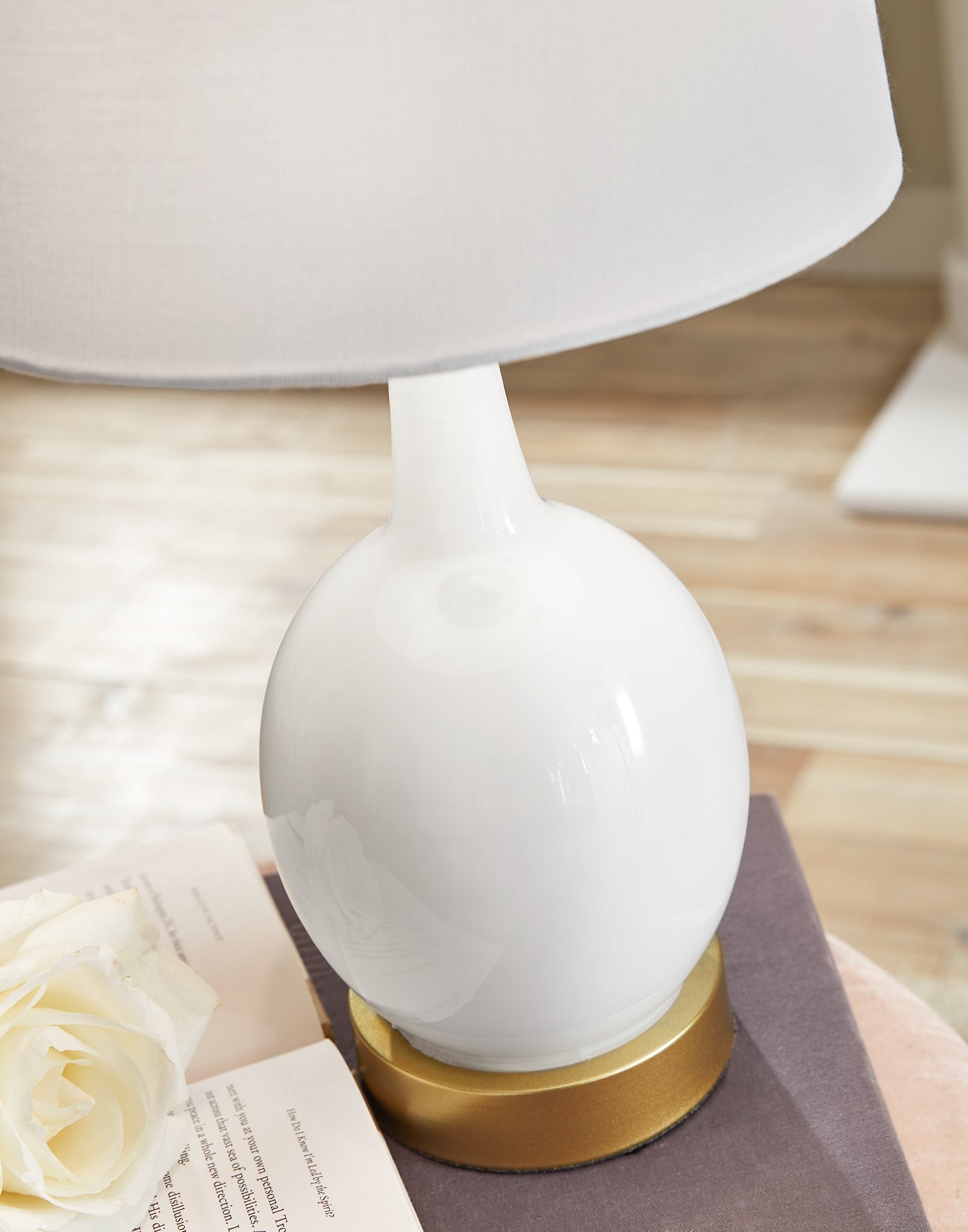 Arlomore Glass Table Lamp (1/CN)
