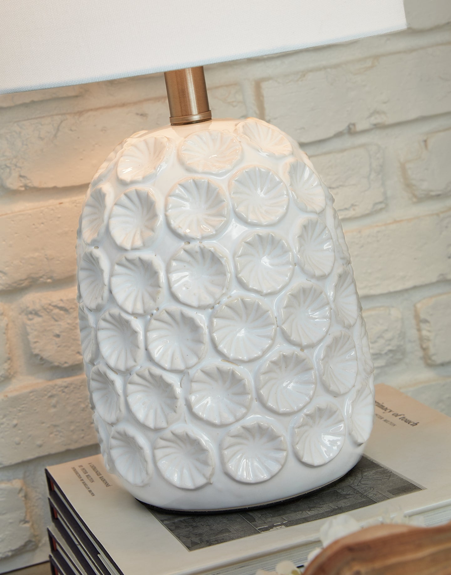 Moorbank Ceramic Table Lamp (1/CN)