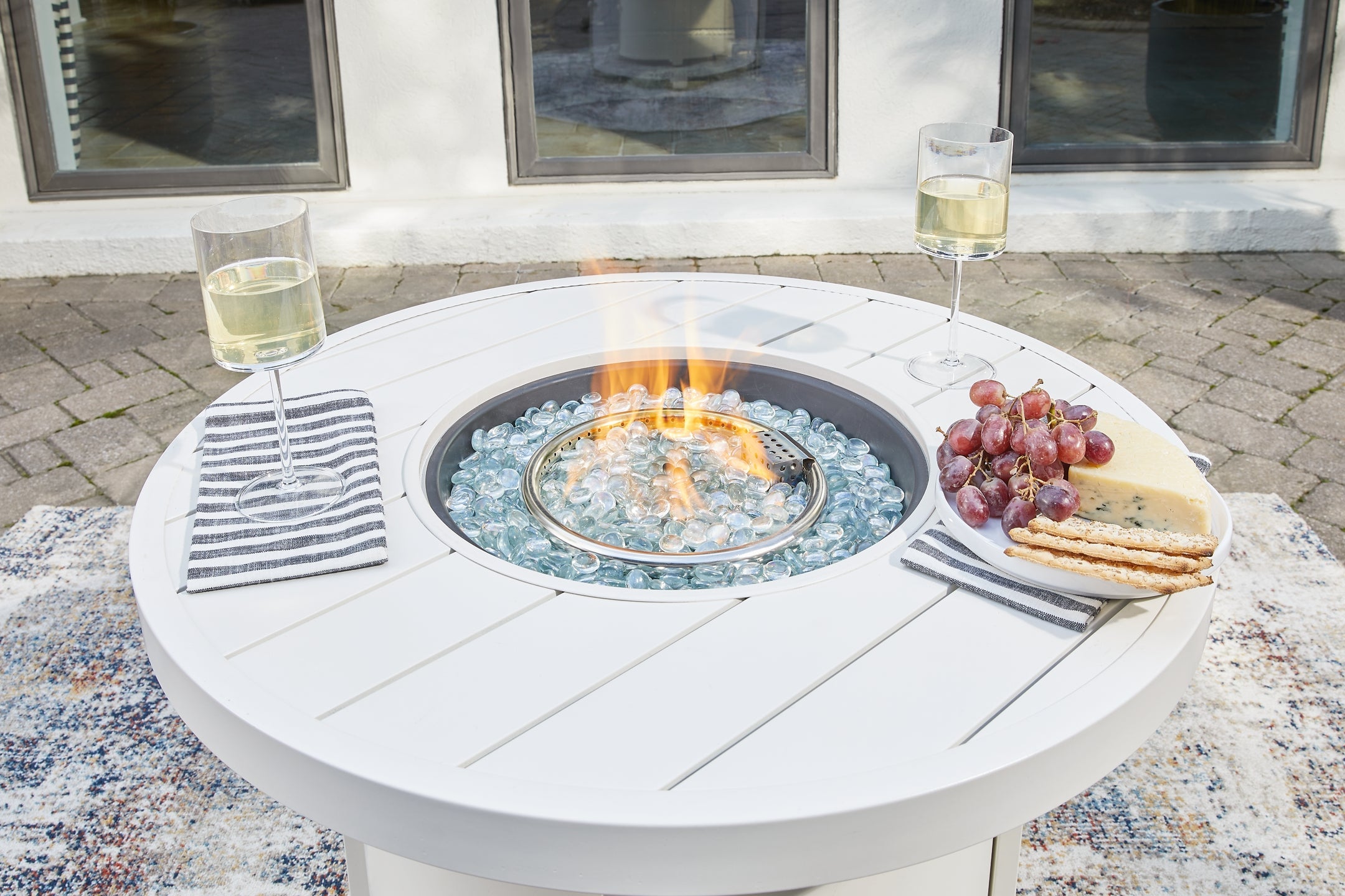 Sundown Treasure Round Fire Pit Table