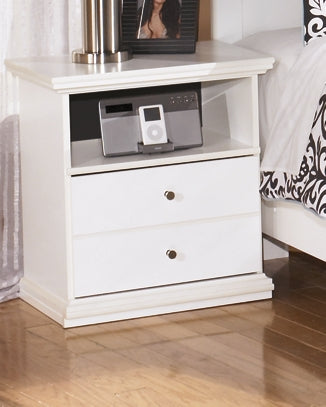 Bostwick Shoals Queen Panel Bed with Mirrored Dresser