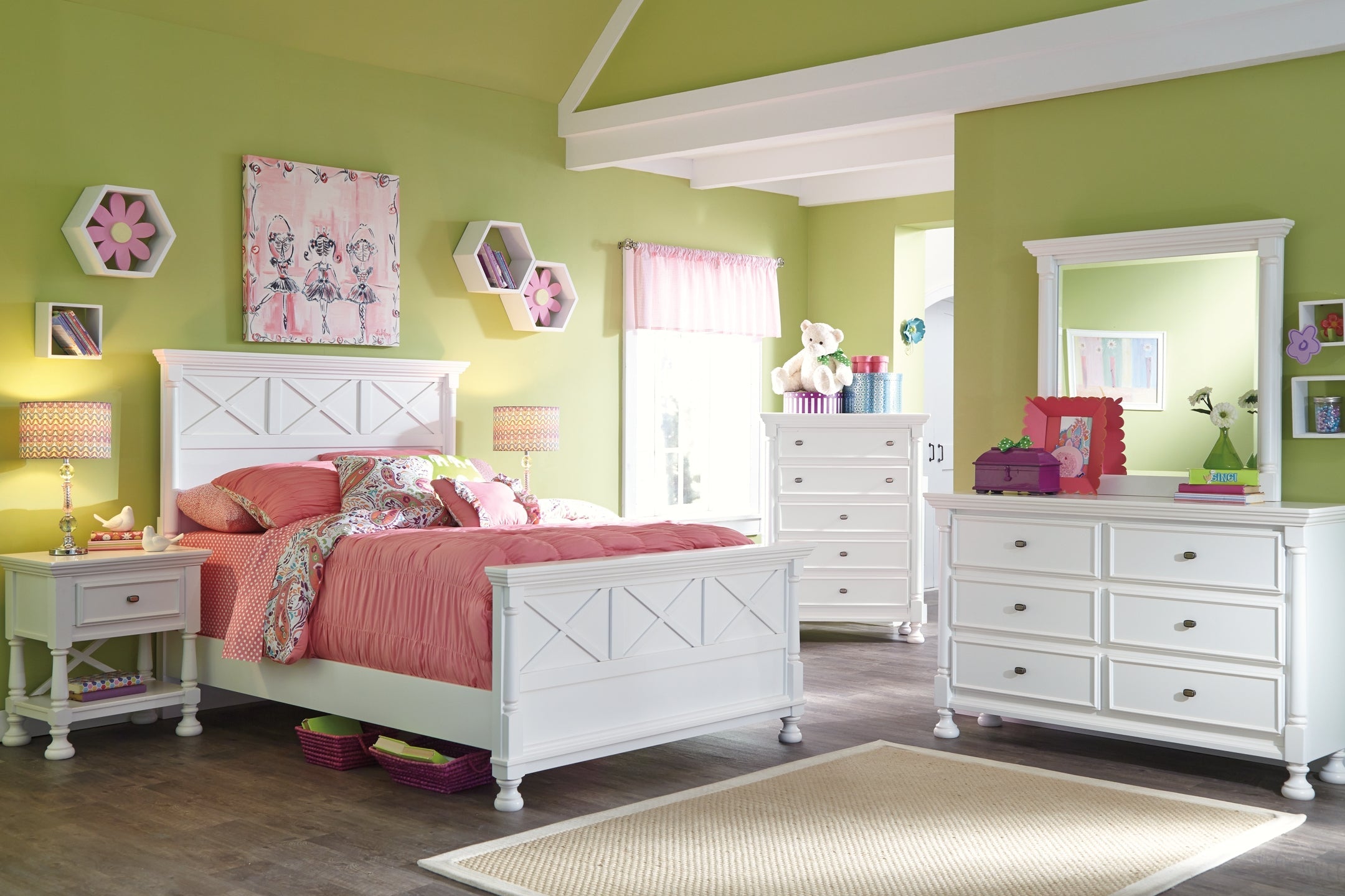 Kaslyn Queen Panel Bed with Dresser