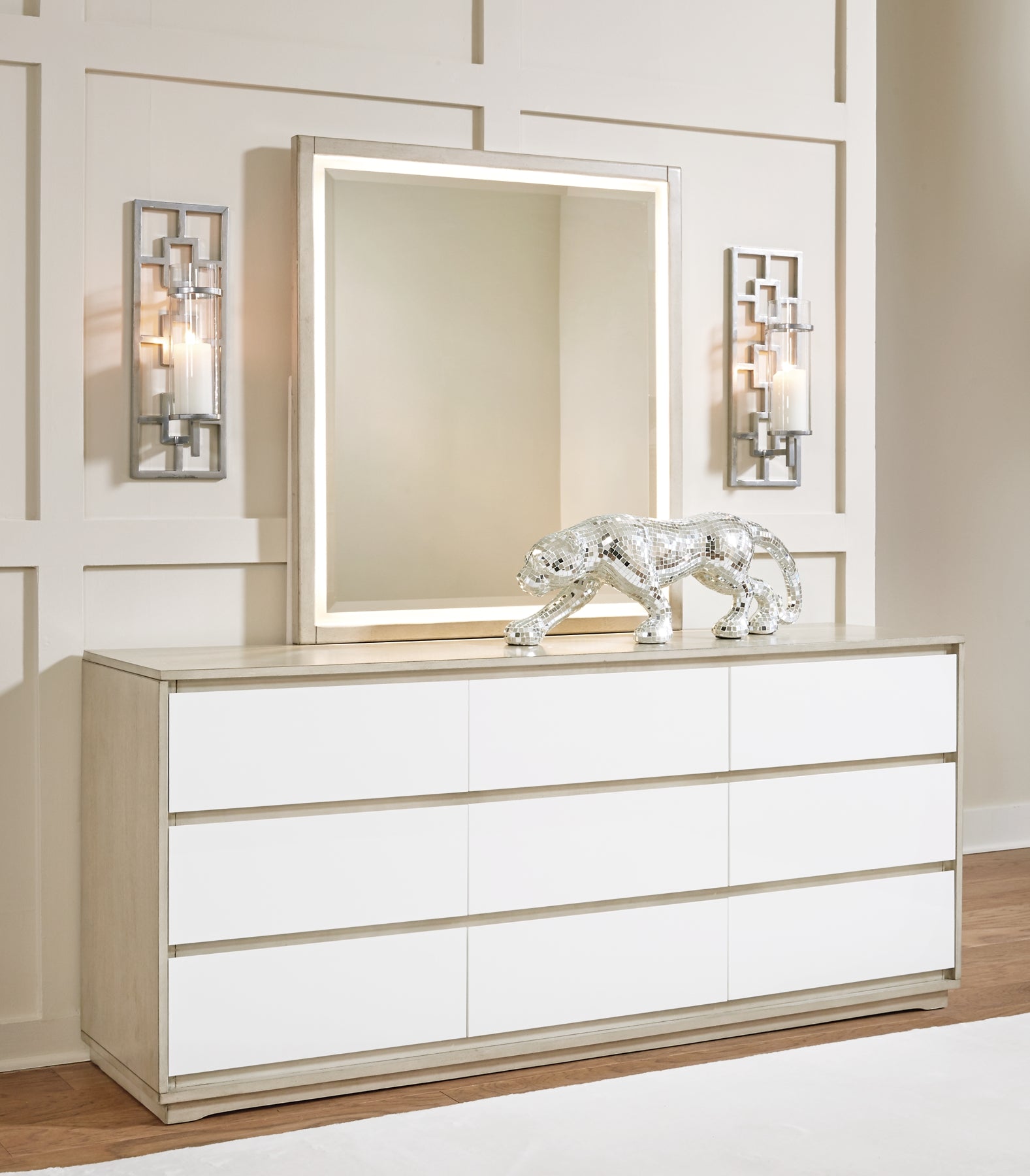 Wendora King Upholstered Bed with Mirrored Dresser